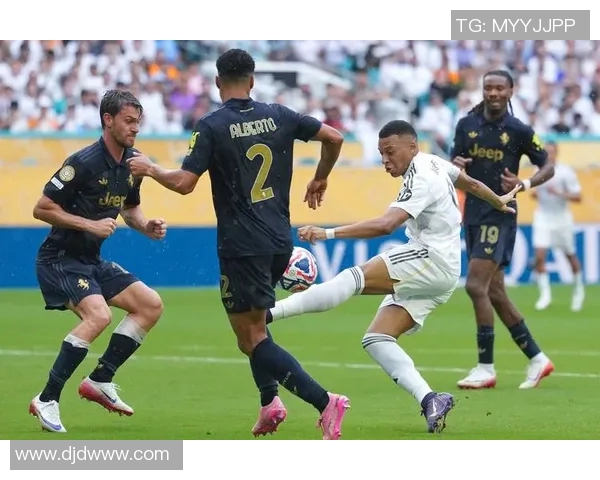 欧冠爆冷夜：皇马主场告负，巴黎遭逆转，姆巴佩难救主；北伦敦双雄阿森纳热刺大胜造惨案